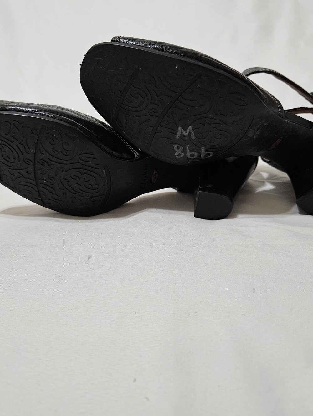 Clarks Artisan Womens Black Leather Peep Toe Mary Jane Heels 85321 Size 9M - Picture 4 of 8